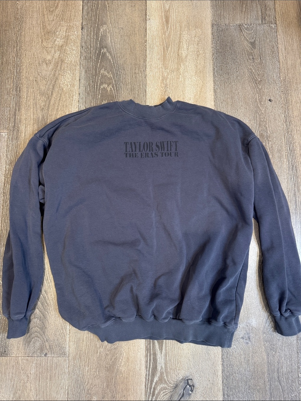 Taylor Swift Black Crewneck 'The Eras Tour' Logo Sweatshirt AZ1402